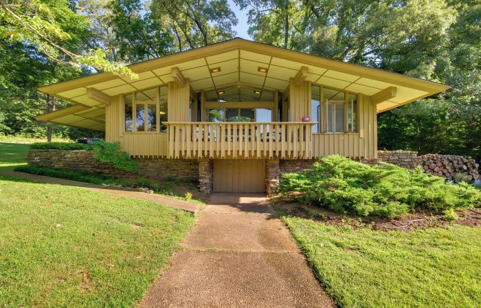Tranquil Mid-Century Modern Cottage w/ Forest View