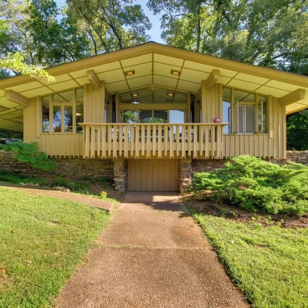 Tranquil Mid-Century Modern Cottage w/ Forest View