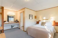 Backeddy Resort and Marina - 3-Star
