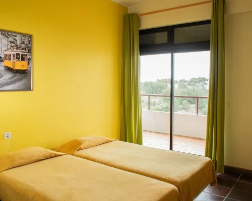 HI Almada - Pousada de Juventude Hotels in Almada