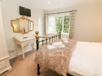 Poacher's Arms Hotels in Hope