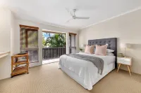 Sunset Cove Noosa - Beach