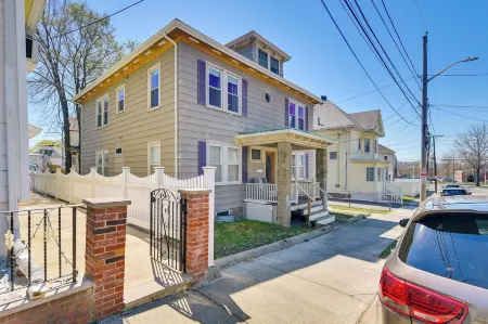 Boston Area Vacation Rental 3 Mi to Airport!