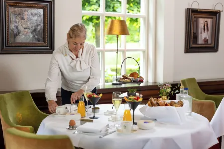 Landhuishotel de Bloemenbeek Отели в г. Lattrop-Breklenkamp
