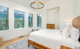Overlook House 4 Bedroom Home by RedAwning