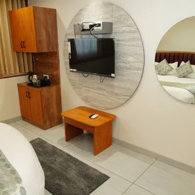 Hotel Bhagyalaxmi Luxury Inn Hotels near Someshwar Mahadev Mandir, Baliyadev Temple, Sheetla Mata Temple - Ahmedabad, Nana Chiloda