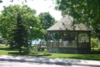 Newsroom Suites Hotels in Bloomfield