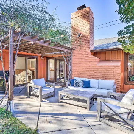 1 Mi to Cathedral Rock Trailhead: Home w/ Sunroom