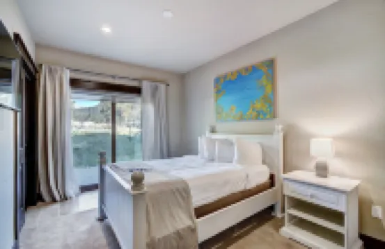 Luxury Home - Sleeps 10 - Fireplace & Mountain View 3 Bedroom Condo