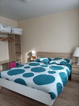 Small cocoon 600 metres from the beach Отели в г. Мер-ле-Бен