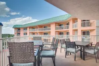 Steps to Beach, Pool Access Indian Shores Condo