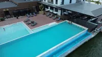 Grand Resort & Residences - Rooftop Pools