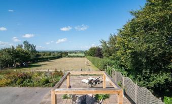 Super Spacious Barn Conversion with Free Wifi, Netflix Fireplace - Housity