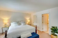 Walk to Dining Downtown Lenox Guest House! - Homestays