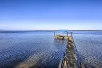 Beautiful Waterfront Getaway w/ Dock! - Bintang 3