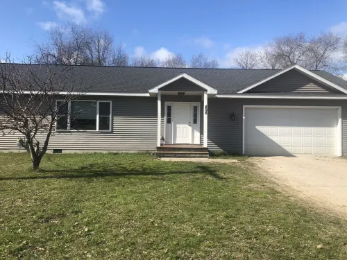 Horse show, casinos, lakes, trails, beaches nearby or just relax by the pool Hotels in Kalkaska