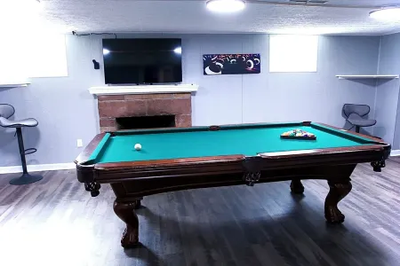 Spacious 4 bedroom home in beautiful Columbus with WiFi, crafted for family fun. Отели рядом с Аэропорт Порт-Колумбус