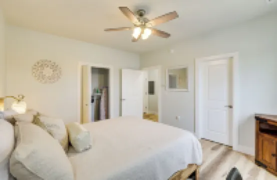 Steps to Tcu Campus: Modern Fort Worth Apt