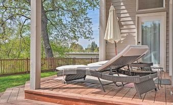 Deck and River Views Family Home in Grants Pass