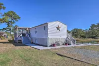 Quaint Chincoteague Island Hideaway w/ 2 Porches! - chambre d’hôtes