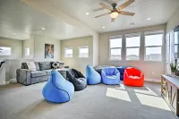 Utah Group Getaway w/ Patio! Swim, Soak & Hike - 駐車場