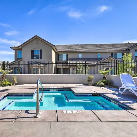 St George Area Townhome w/ Patio + Pool Access