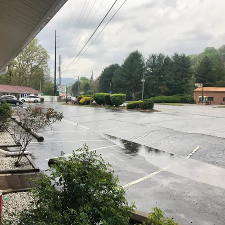 Laurel Park Inn