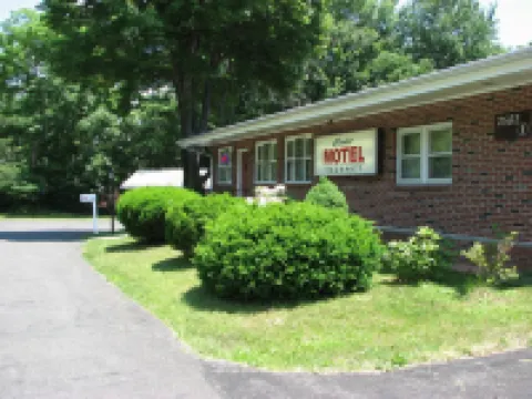 Cadet Motel Hotels in Cornwall