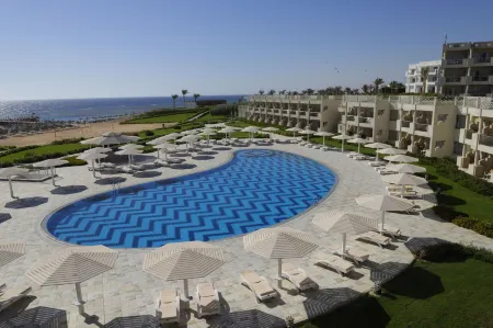 Sirena Beach Resort & Spa Отели в г. Qesm Marsa Alam