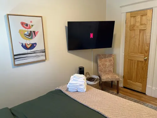 Cozy Downtown Retreat - 5 min walk to Church St - PET FRIENDLY