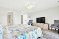 3-bedroom vacation home steps to Tybee Island Beach