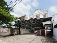 RedDoorz at Jatiwaringin Near Exit Toll Pondok Gede Hotels in Pondok Gede