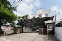 RedDoorz at Jatiwaringin Near Exit Toll Pondok Gede