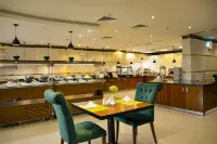 Crown Town Hotel - พร้อมอาหารเช้า