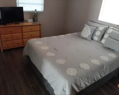 Connect with Nature at this Peaceful home near by multiple springs and trails . Hotels in Levy County