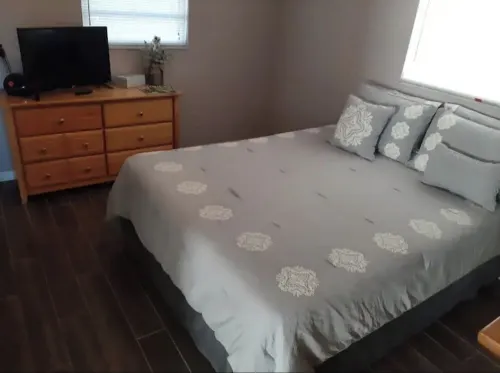 Connect with Nature at this Peaceful home  near by multiple springs and trails .