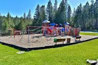 Luxurious Hot Tub and Spacious Living Areas - Stunning Mountain Retreat