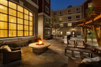 Staybridge Suites West Edmonton Các khách sạn ở Edmonton