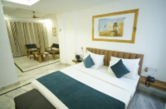 Hotel Udai Niwas by the Lake