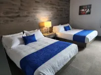 Razoolies Inn Hotels in Stephenville