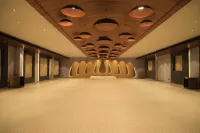 Delight Food Joint Hotels in Навсари