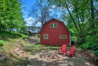 Charming Stone Cottage and Rustic Barn - Serene Mountain Escape Отели в г. Мак-Дауэлл