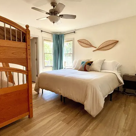 Saltwater Pool, Pickleball Court, Indoor Hot Tub, Putting green! 5BR - 3.5BA
