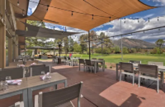 Flagstaff Townhome w/ View, Country Club Amenities