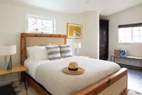 Sand Castle by AvantStay Beach House on Balboa Peninsula w Patio Hot Tub