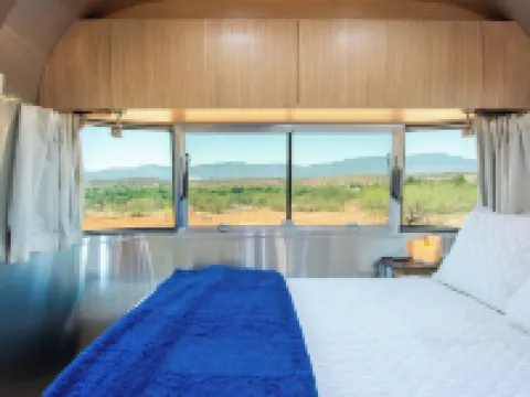Airstream Near Sedona • Pool • Hot Tub • Mountain Views Hotels in Cornville