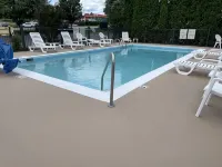 Quality Inn - Pools