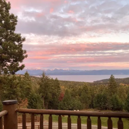 5 Star Private Gated Luxury 3 King Bedroom Estate Lodge Lake Views EV Charger