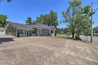 Historic Mountain Home Haven w/ Large Yard! - parking