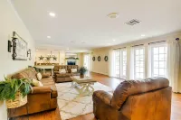 Indoor Pool: Peaceful Oasis in Hitchcock!